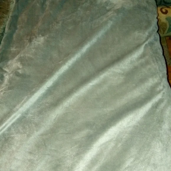 Project 62 Gray Faux Fur Throw Blanket - Picture 7 of 8